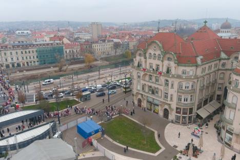 Au adus colindele în Oradea: Sute de elevi din Bihor au colindat prin centrul Oradiei (FOTO)