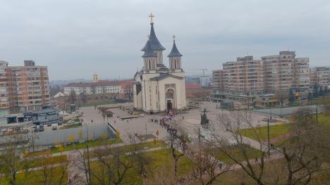 Au adus colindele în Oradea: Sute de elevi din Bihor au colindat prin centrul Oradiei (FOTO)