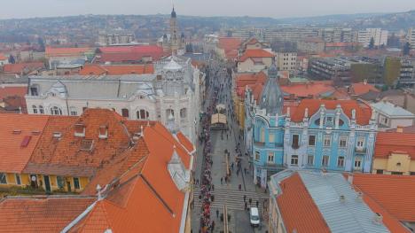 Au adus colindele în Oradea: Sute de elevi din Bihor au colindat prin centrul Oradiei (FOTO)