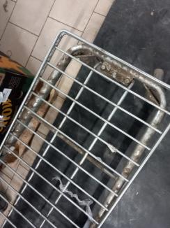 Un magazin Profi din Oradea a fost închis de Protecţia Consumatorilor şi amendat cu 60.000 lei pentru mizerie (FOTO)