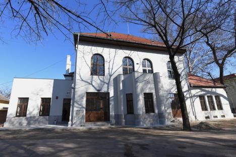 Fosta bibliotecă a Universităţii din Oradea, transformată într-o bijuterie Art Nouveau (FOTO)