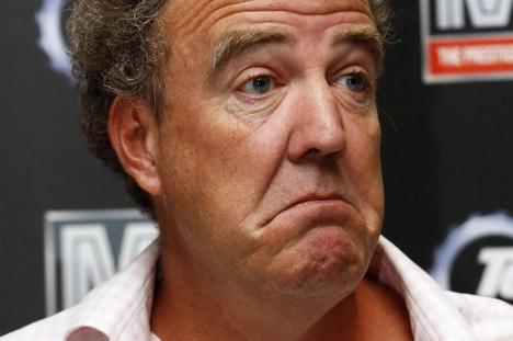Fosta vedetă a emisiunii Top Gear, Jeremy Clarkson, ironizează imigranţii români