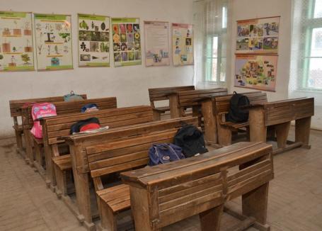Tavan căzut peste elevi, în timpul orelor, într-o şcoală din Mureş renovată în 2010