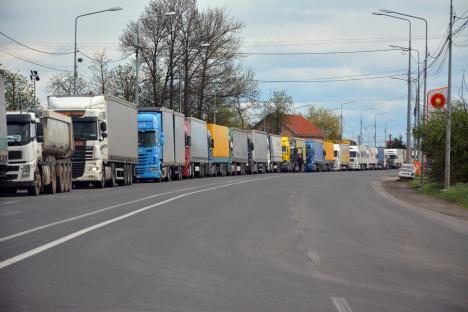 TIR-urile așteaptă 4 ore: Trafic intens la ieșirea din țară în Borș și Borș II