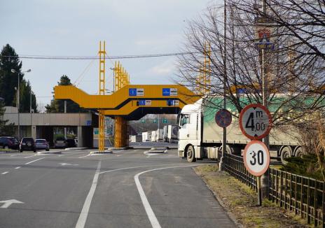 Se anunță noi cozi la frontiera cu Ungaria: Mașinile peste 7,5 tone au interzis până marți seară. Vezi intervalele orare exceptate!