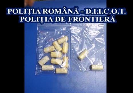 Cu drogurile în stomac: Un tânăr de 27 de ani, prins cu capsule de cocaină, în Aeroportul Otopeni (VIDEO)
