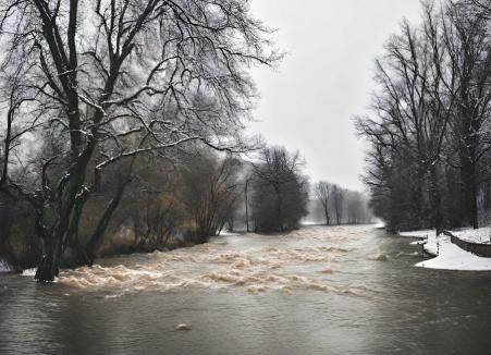 Risc de inundații în Bihor: Cod galben de viituri pe Crișul Negru