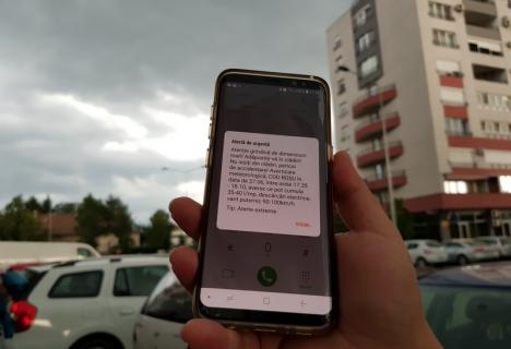 Codul ROȘU de furtuni, în Oradea: Locuitorii, avertizaţi prin RO-Alert să se adăpostească! (FOTO)