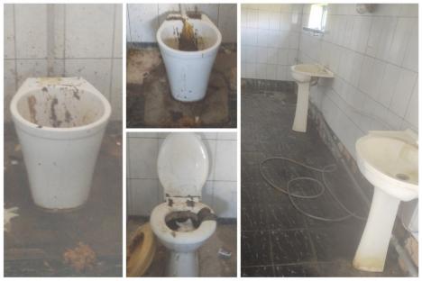 Ne enervează: Toaletele publice din piaţa orașului Ştei arată dezgustător (FOTO)