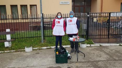 'Deschide uşa inimii tale': Voluntarii Caritas Eparhial au colectat alimente pentru săracii din Bihor (FOTO)