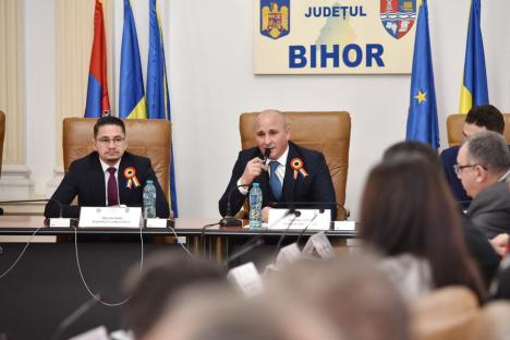 Ședință festivă la Prefectura Bihor: „Conștiința națională nu e ceva organic, este rezultatul unei educații” (FOTO)