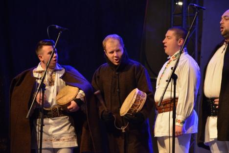 Ioan Bocşa şi Ansamblul Icoane au adus colindele tradiţionale transilvănene la Oradea (FOTO/VIDEO)