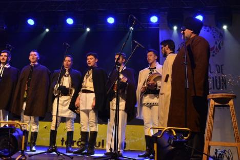 Ioan Bocşa şi Ansamblul Icoane au adus colindele tradiţionale transilvănene la Oradea (FOTO/VIDEO)