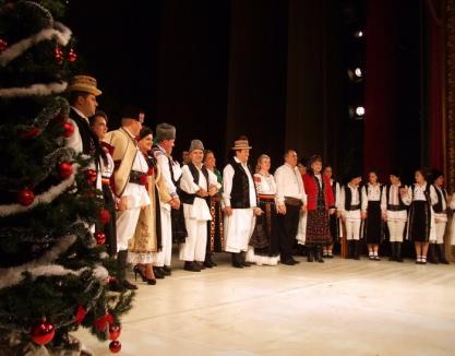 Crăciunul de demult: Ansamblul Crişana a dat un spectacol cu obiceiuri de sărbători la Teatrul Regina Maria (FOTO)