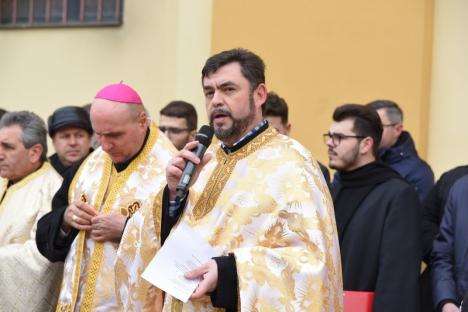 Parastasul lui Iuliu Maniu, oficiat de episcopul Virgil Bercea la Oradea: Între cei prezenți, și primarul Ilie Bolojan (FOTO / VIDEO)