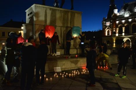 'Nu s-a schimbat nimic': Orădenii au comemorat victimele din Colectiv dezamăgiţi că, în doi ani, situaţia din spitale nu s-a îmbunătăţit (FOTO/VIDEO)
