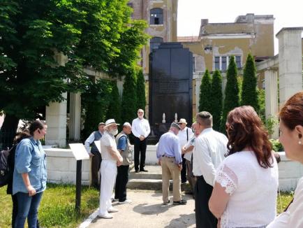La 74 de ani de când trenurile morţii au plecat din Oradea spre Auschwitz, evreii deportaţi au fost comemoraţi la Sinagoga Ortodoxă (FOTO/VIDEO)