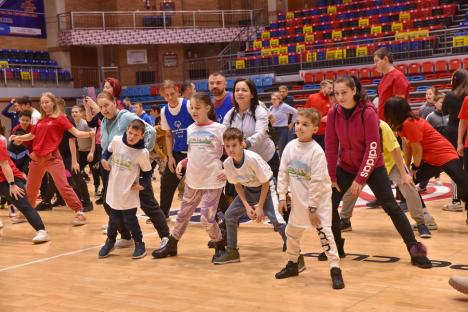 Concurs special de baschet la Oradea: Elevi cu dizabilități din 8 județe au ocupat terenul de la „Antonio Alexe” (FOTO)
