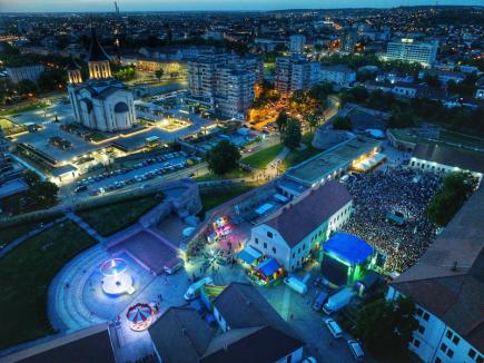 Edda Művek a umplut Cetatea Oradea de fani. Rockerii maghiari au primit un tort pe scenă, de la UDMR (FOTO/VIDEO)