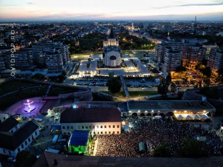 Edda Művek a umplut Cetatea Oradea de fani. Rockerii maghiari au primit un tort pe scenă, de la UDMR (FOTO/VIDEO)