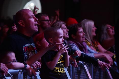 Edda Művek a umplut Cetatea Oradea de fani. Rockerii maghiari au primit un tort pe scenă, de la UDMR (FOTO/VIDEO)