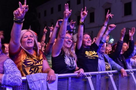 Edda Művek a umplut Cetatea Oradea de fani. Rockerii maghiari au primit un tort pe scenă, de la UDMR (FOTO/VIDEO)