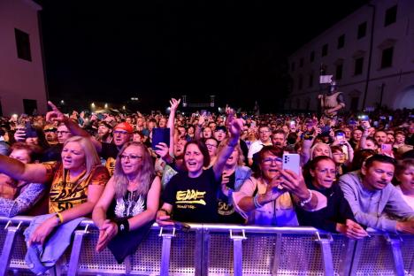 Edda Művek a umplut Cetatea Oradea de fani. Rockerii maghiari au primit un tort pe scenă, de la UDMR (FOTO/VIDEO)