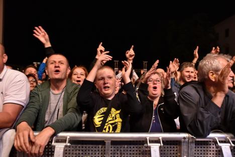 Edda Művek a umplut Cetatea Oradea de fani. Rockerii maghiari au primit un tort pe scenă, de la UDMR (FOTO/VIDEO)