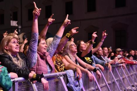 Edda Művek a umplut Cetatea Oradea de fani. Rockerii maghiari au primit un tort pe scenă, de la UDMR (FOTO/VIDEO)