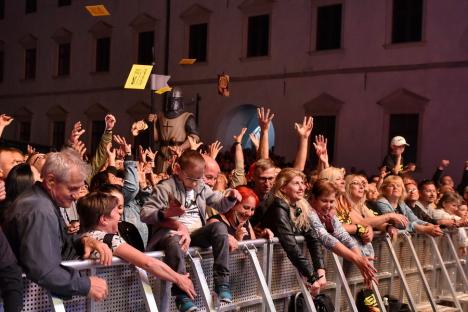 Edda Művek a umplut Cetatea Oradea de fani. Rockerii maghiari au primit un tort pe scenă, de la UDMR (FOTO/VIDEO)