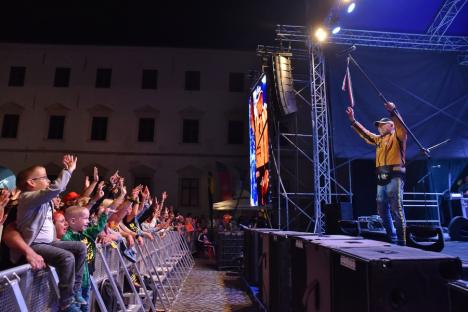 Edda Művek a umplut Cetatea Oradea de fani. Rockerii maghiari au primit un tort pe scenă, de la UDMR (FOTO/VIDEO)