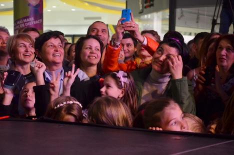 'Nebunie' la ERA Park: Brenciu şi orchestra lui au făcut show (FOTO / VIDEO)