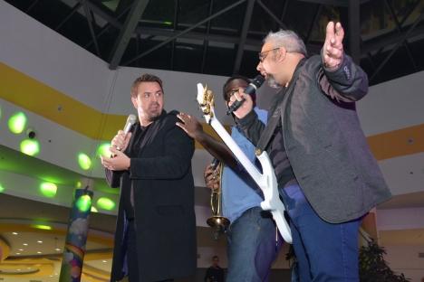 'Nebunie' la ERA Park: Brenciu şi orchestra lui au făcut show (FOTO / VIDEO)