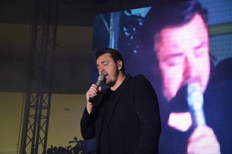 'Nebunie' la ERA Park: Brenciu şi orchestra lui au făcut show (FOTO / VIDEO)