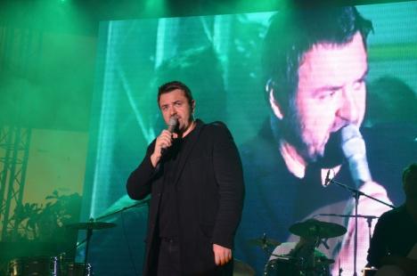 'Nebunie' la ERA Park: Brenciu şi orchestra lui au făcut show (FOTO / VIDEO)