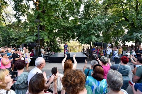 Mirabela Dauer a fermecat publicul orădean la concertul de lângă Casa Darvas - La Roche (FOTO/VIDEO)