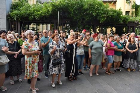 Mirabela Dauer a fermecat publicul orădean la concertul de lângă Casa Darvas - La Roche (FOTO/VIDEO)