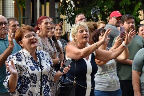 Mirabela Dauer a fermecat publicul orădean la concertul de lângă Casa Darvas - La Roche (FOTO/VIDEO)