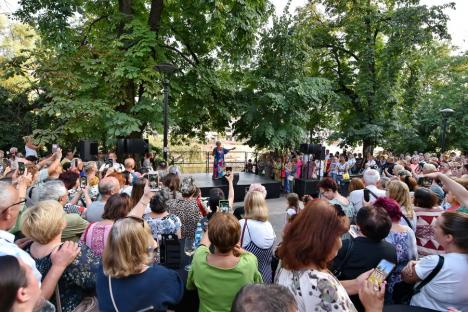 Mirabela Dauer a fermecat publicul orădean la concertul de lângă Casa Darvas - La Roche (FOTO/VIDEO)