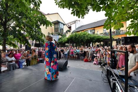 Mirabela Dauer a fermecat publicul orădean la concertul de lângă Casa Darvas - La Roche (FOTO/VIDEO)