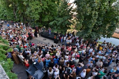 Mirabela Dauer a fermecat publicul orădean la concertul de lângă Casa Darvas - La Roche (FOTO/VIDEO)