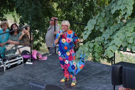 Mirabela Dauer a fermecat publicul orădean la concertul de lângă Casa Darvas - La Roche (FOTO/VIDEO)