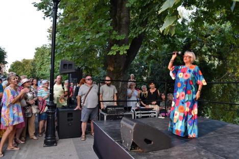 Mirabela Dauer a fermecat publicul orădean la concertul de lângă Casa Darvas - La Roche (FOTO/VIDEO)