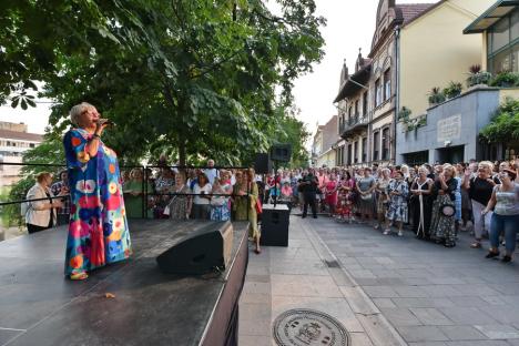 Mirabela Dauer a fermecat publicul orădean la concertul de lângă Casa Darvas - La Roche (FOTO/VIDEO)