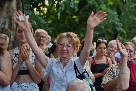 Mirabela Dauer a fermecat publicul orădean la concertul de lângă Casa Darvas - La Roche (FOTO/VIDEO)