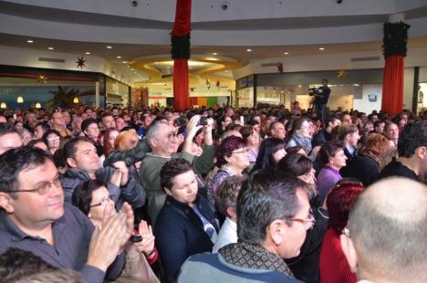 Aseară, pe-nserate! Ştefan Hruşcă a blocat traficul spre ERA Park cu un concert de colinde care a atras mii de spectatori (FOTO/VIDEO)