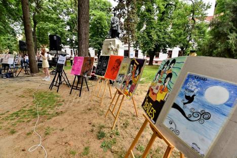 În cinstea Beatles: Elevii Liceului de Arte din Oradea au cântat melodii ale faimoasei trupe, într-un parc din oraș (FOTO/VIDEO)