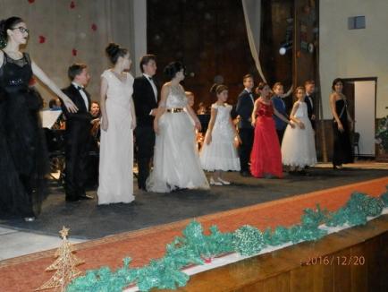 Daruri de Crăciun: Solişti de renume au cântat pe scena Casei de Cultură din Beiuş (FOTO)