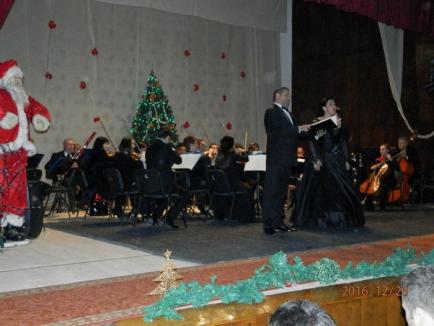 Daruri de Crăciun: Solişti de renume au cântat pe scena Casei de Cultură din Beiuş (FOTO)