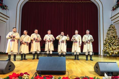 „Dăruim cu bucurie”: Peste 32.000 de lei s-au strâns pentru familii nevoiașe la concertul caritabil de la Filarmonica din Oradea (FOTO)